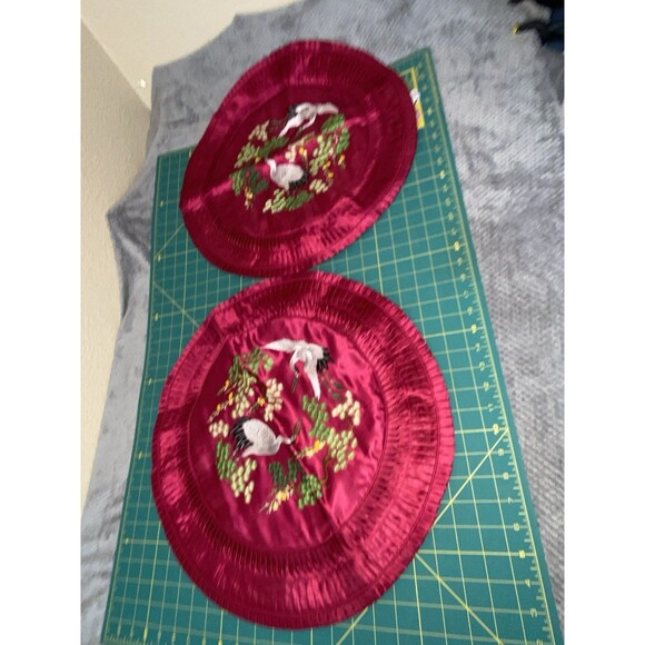 vintage round embroidered satin pillowcases - Picture 13 of 13